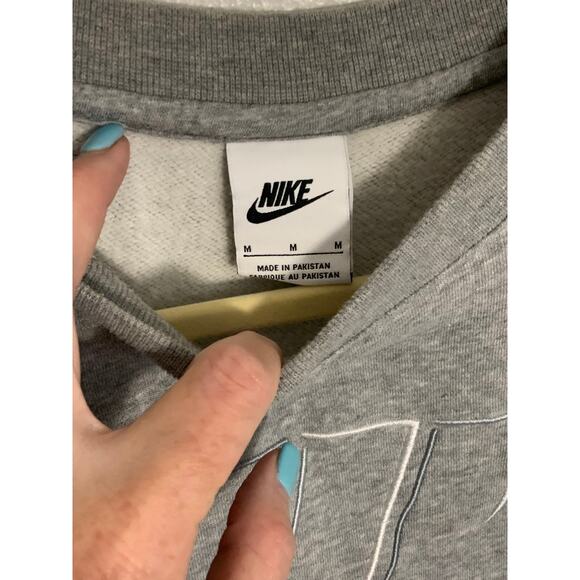 Nike Embroidered Sweatshirt size medium - Picture 2 of 3